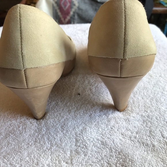 SEYCHELLES peep toe open toe kitten heel taupe and gold. Size 8. - Picture 5 of 11